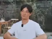 杨明洋:我会说几门语言,包括中英法德,常用法语和蹇韬对话