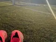 梅里诺社媒晒照:重返草地训练